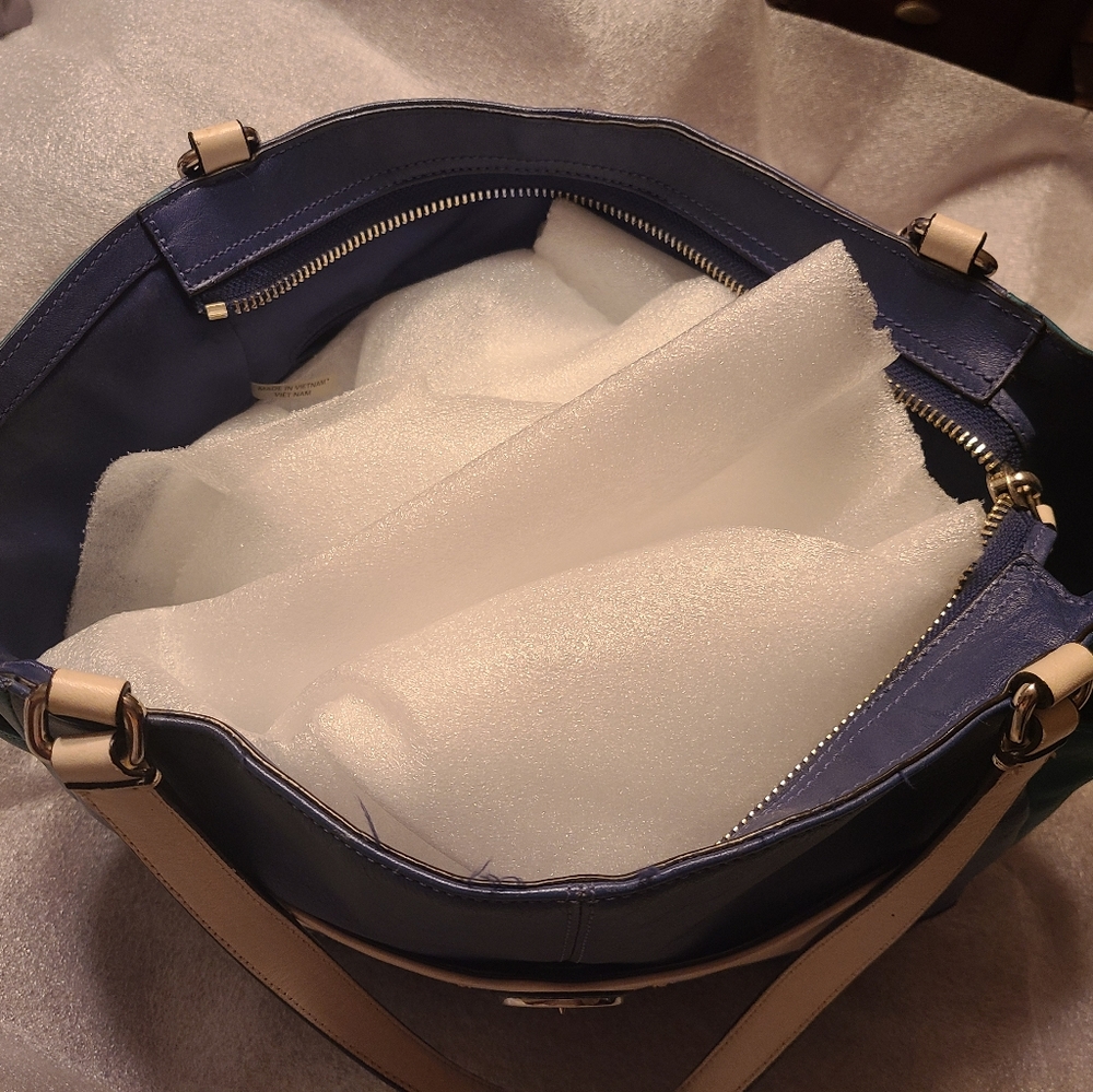 Coach purse - Picture 3 of 7